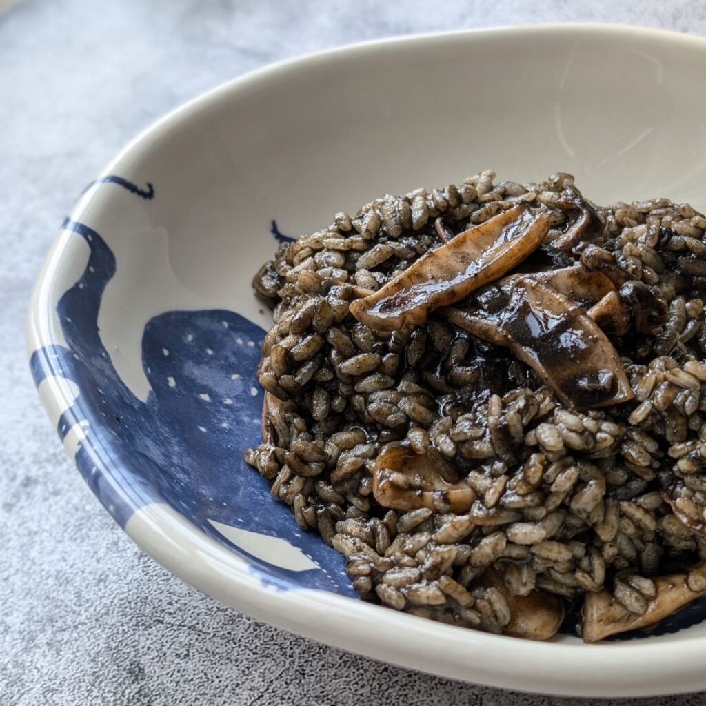 Risotto al nero di seppia e calamari - the Venetian kitchen