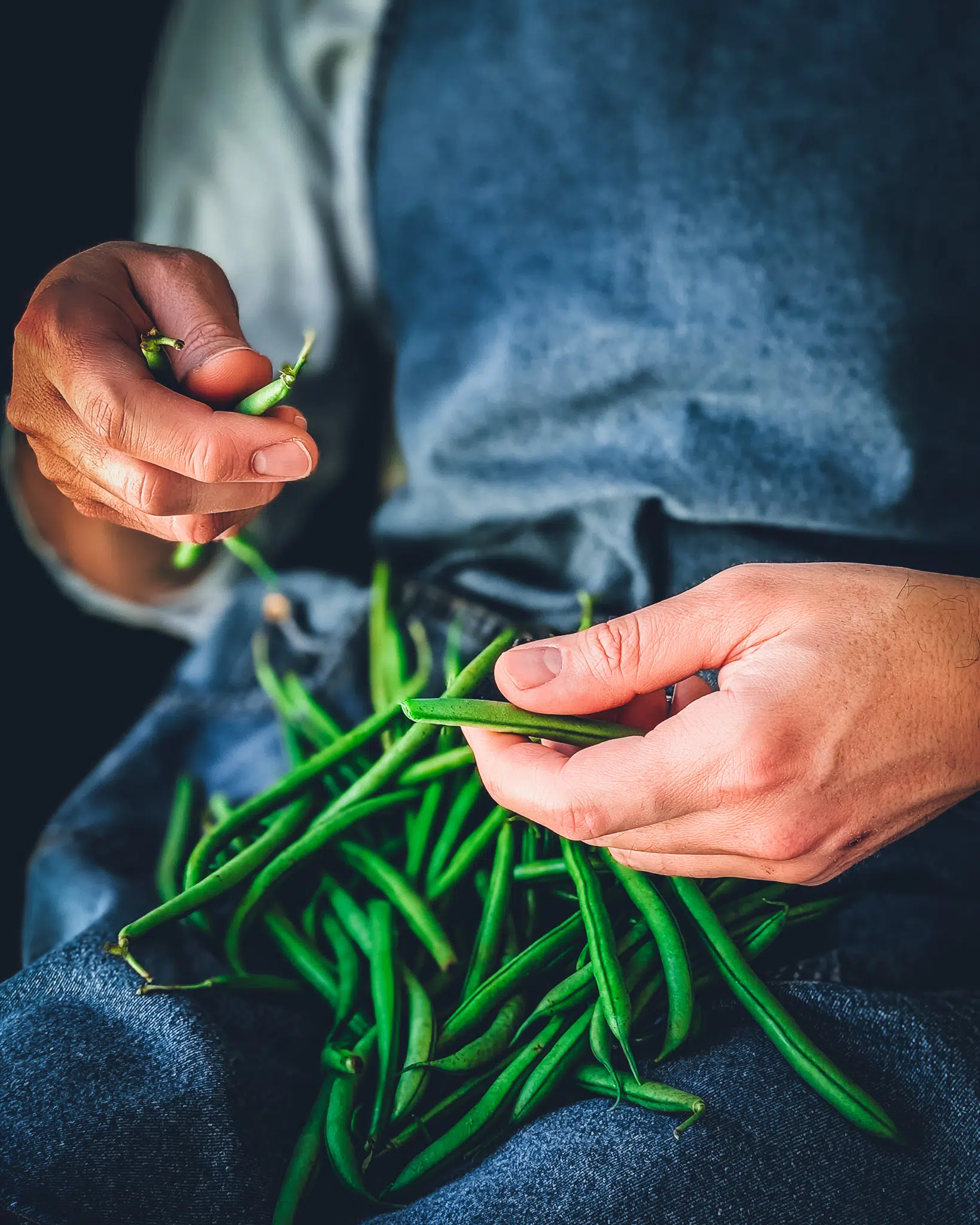 Person trimming green beans